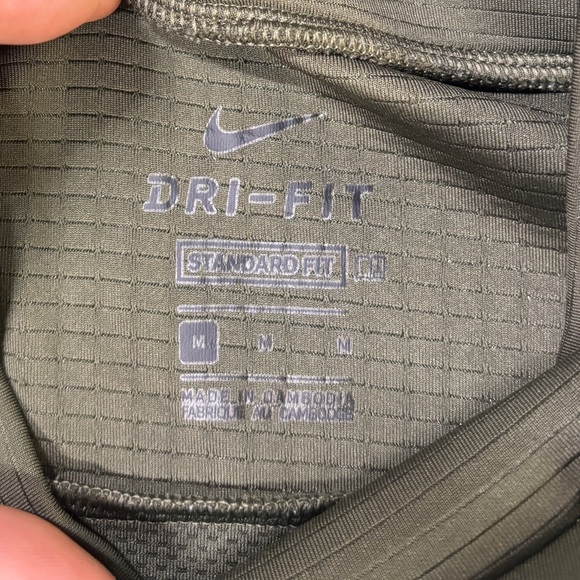 Nike Pro Dri-FIT Olive Green Hoodie Men’s Medium Athletic Pullover - Picture 5 of 5